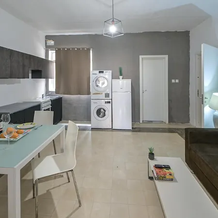 Apartment New 1 Bedroom In Centre With Terrace And Views