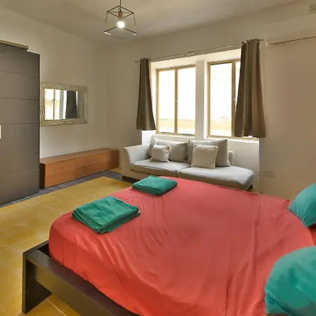 New 1 Bedroom Centre With Terrace And Views La Valeta
