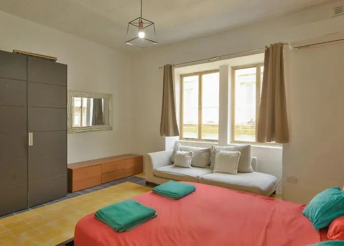 New 1 Bedroom Centre With Terrace And Views Appartement