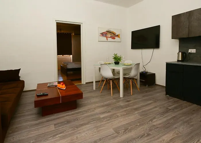 Appartement New 1 Bedroom Centre With Terrace And Views *