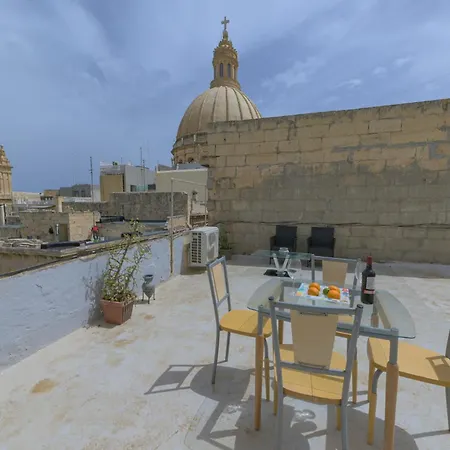 New 1 Bedroom Centre With Terrace And Views La Valeta