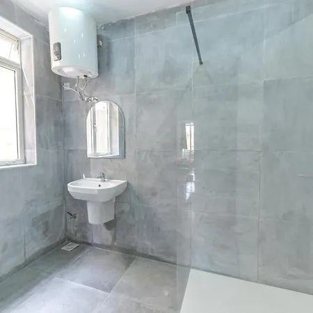 Lejlighed New 1 Bedroom Centre With Terrace And Views *
