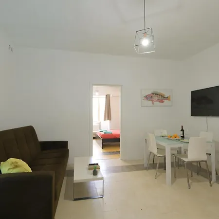 New 1 Bedroom Centre With Terrace And Views Apartamento La Valeta