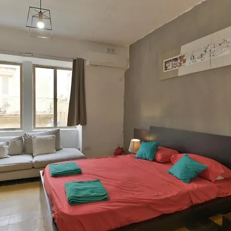 New 1 Bedroom Centre With Terrace And Views La Valeta