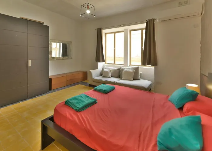 New 1 Bedroom Centre With Terrace And Views バレッタ